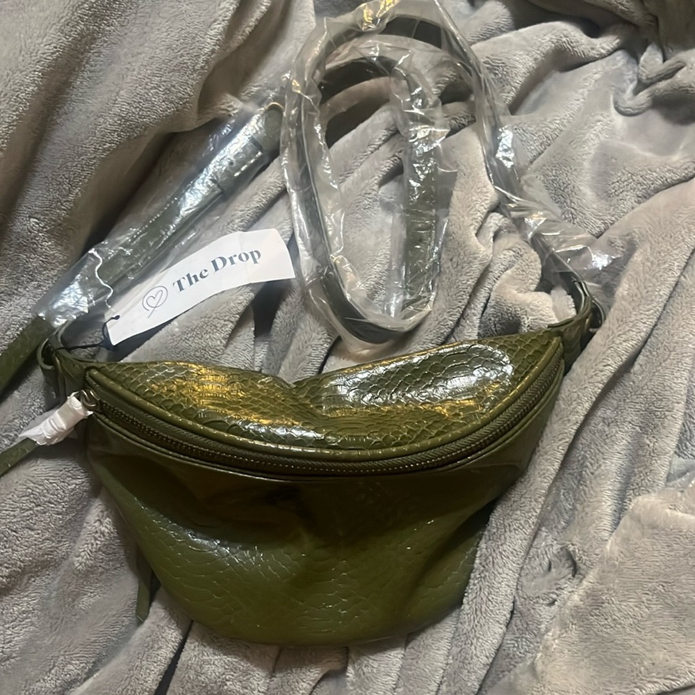 The Drop Belt bag NWT
